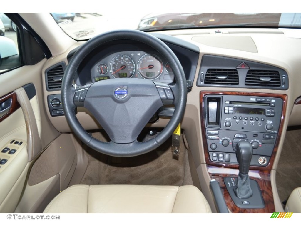 2007 Volvo S60 2.5T Taupe/Light Taupe Dashboard Photo #81198873