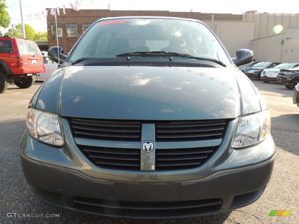 2005 Caravan SE - Magnesium Green Pearl / Medium Slate Gray photo #3