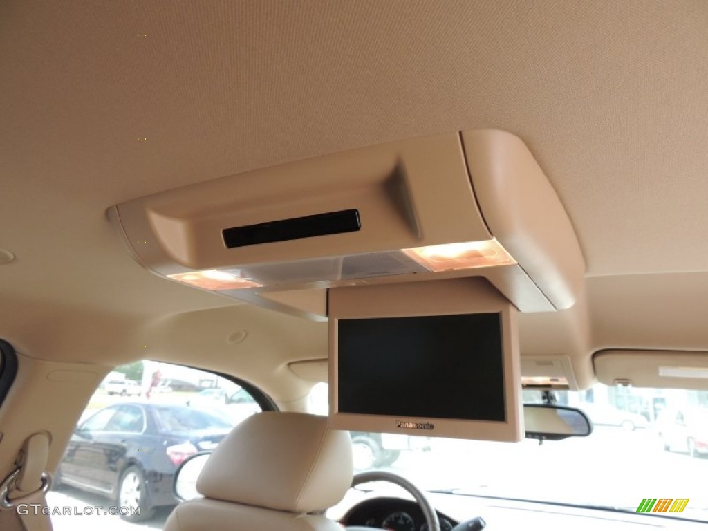 2010 Suburban LT - Gold Mist Metallic / Light Cashmere/Dark Cashmere photo #10