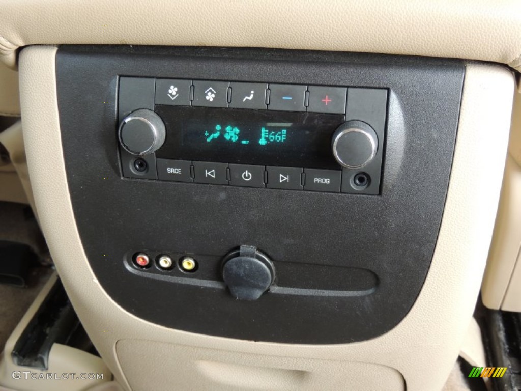 2010 Suburban LT - Gold Mist Metallic / Light Cashmere/Dark Cashmere photo #11