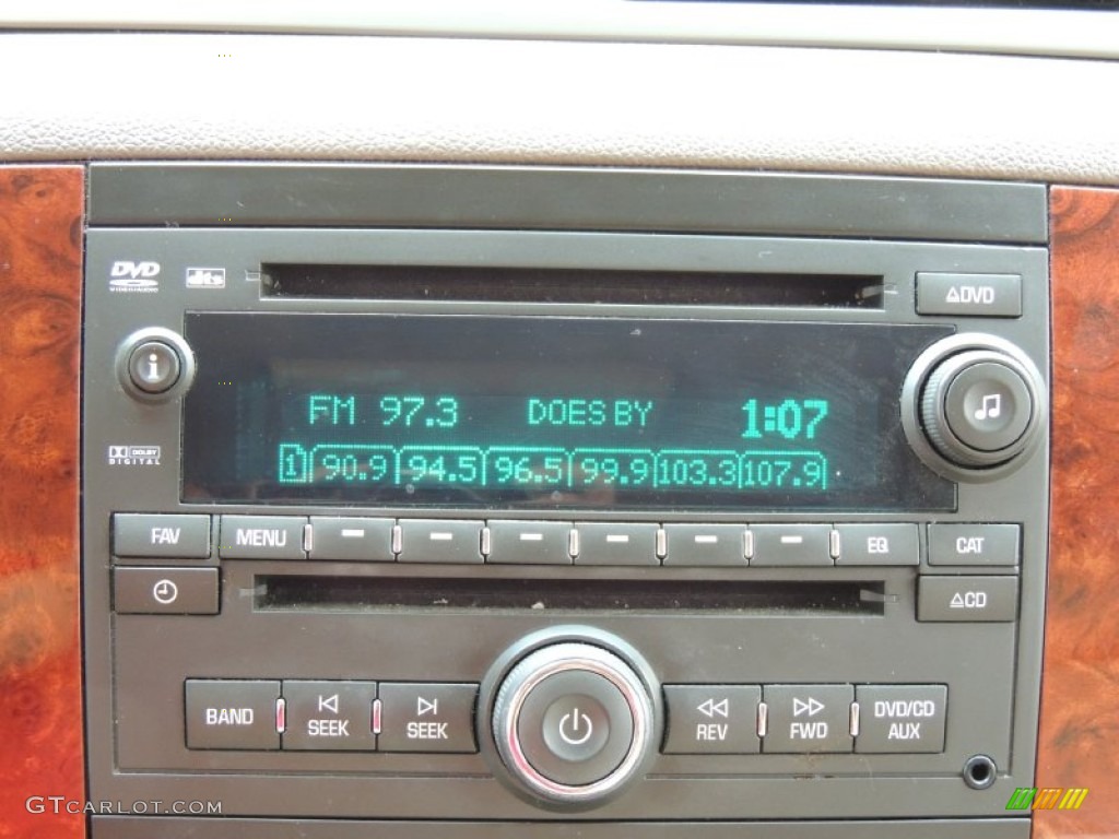 2010 Suburban LT - Gold Mist Metallic / Light Cashmere/Dark Cashmere photo #21