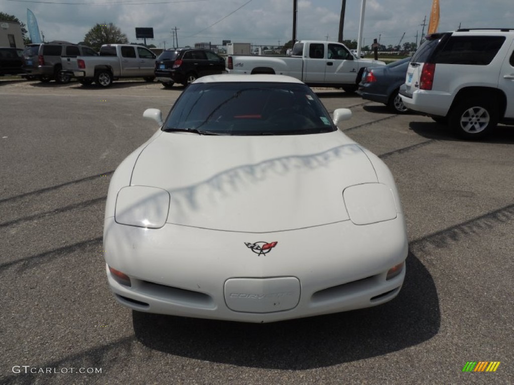 2001 Corvette Coupe - Speedway White / Torch Red photo #2