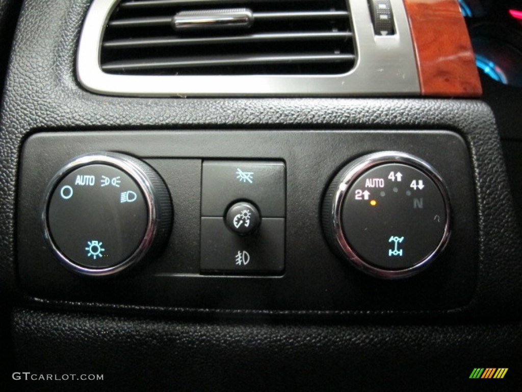 2007 Chevrolet Tahoe LTZ 4x4 Controls Photo #81207771