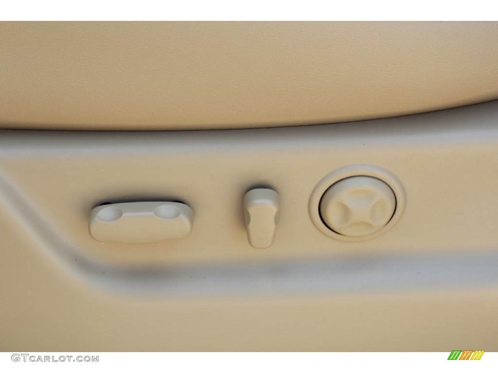 2013 Cadillac Escalade ESV Luxury Controls Photo #81212001