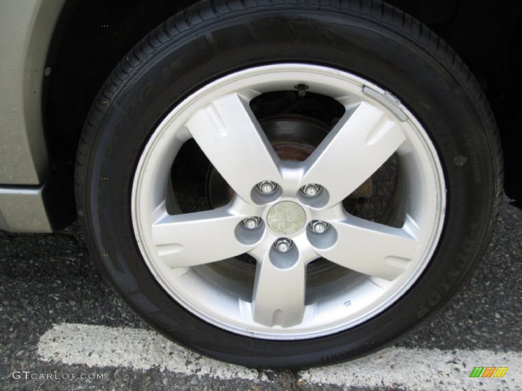 2005 Mitsubishi Outlander XLS AWD Wheel Photos