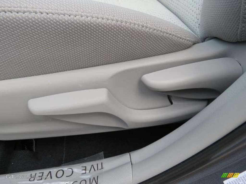 2013 Camry L - Magnetic Gray Metallic / Ash photo #9