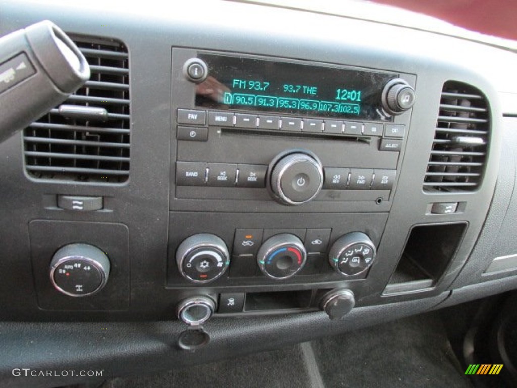 2011 Chevrolet Silverado 1500 LT Extended Cab 4x4 Controls Photo #81223550