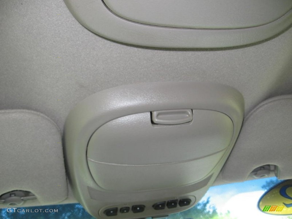 2002 Bravada AWD - Arctic White / Pewter photo #10