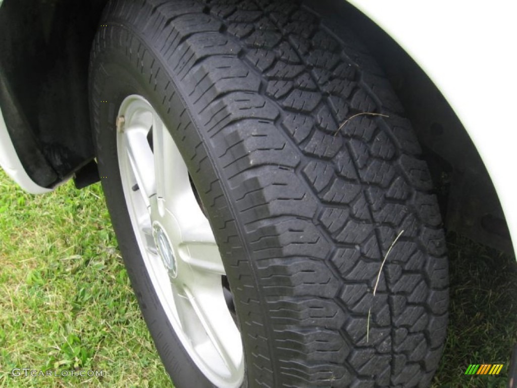2002 Bravada AWD - Arctic White / Pewter photo #23