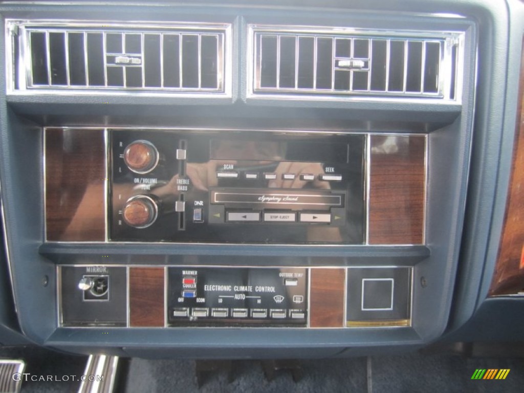 1988 Cadillac Brougham d'Elegance Controls Photo #81228097