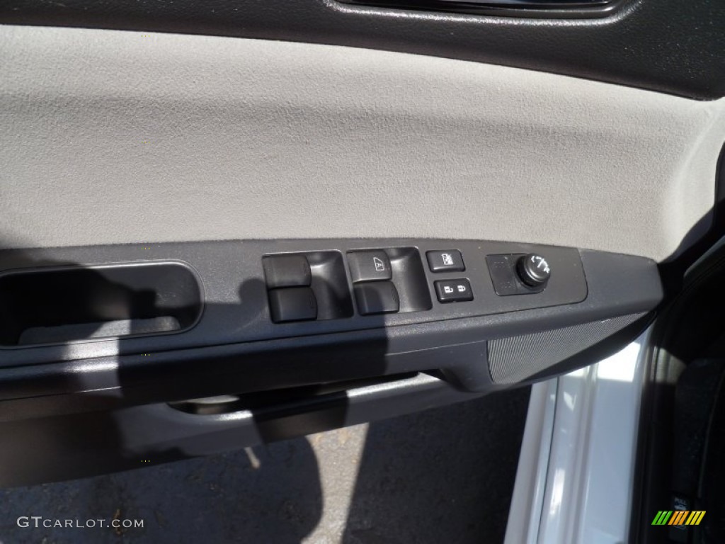 2012 Sentra 2.0 SR - Aspen White / Charcoal photo #14