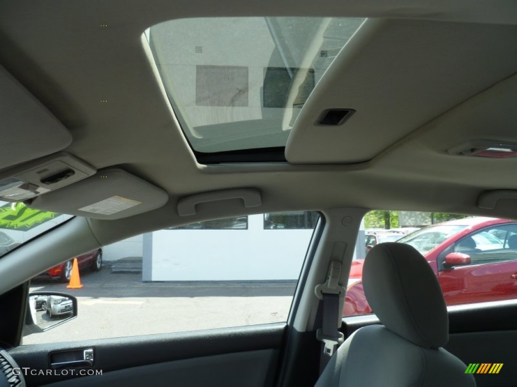 2012 Sentra 2.0 SR - Aspen White / Charcoal photo #15