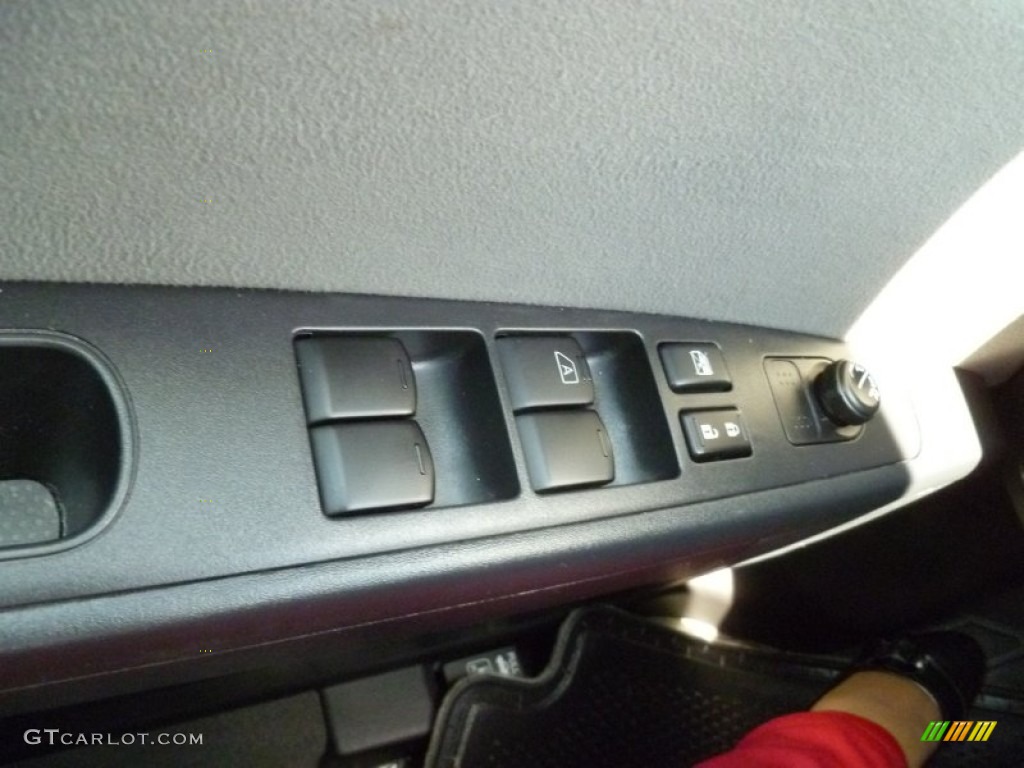 2012 Sentra 2.0 SR - Aspen White / Charcoal photo #18