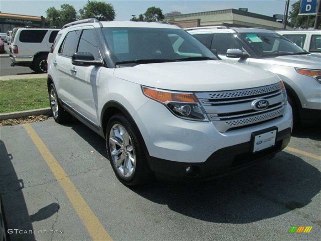 2013 Explorer XLT - Oxford White / Medium Light Stone photo #1