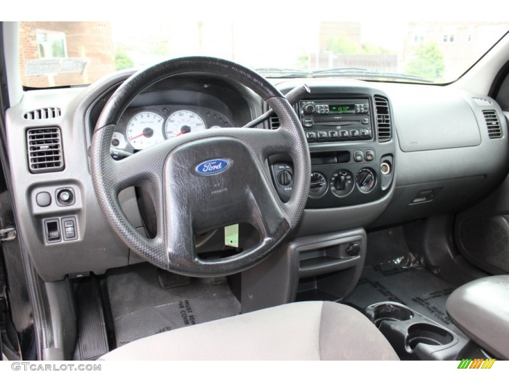 2003 Escape XLS V6 4WD - Black Clearcoat / Medium Dark Flint photo #3