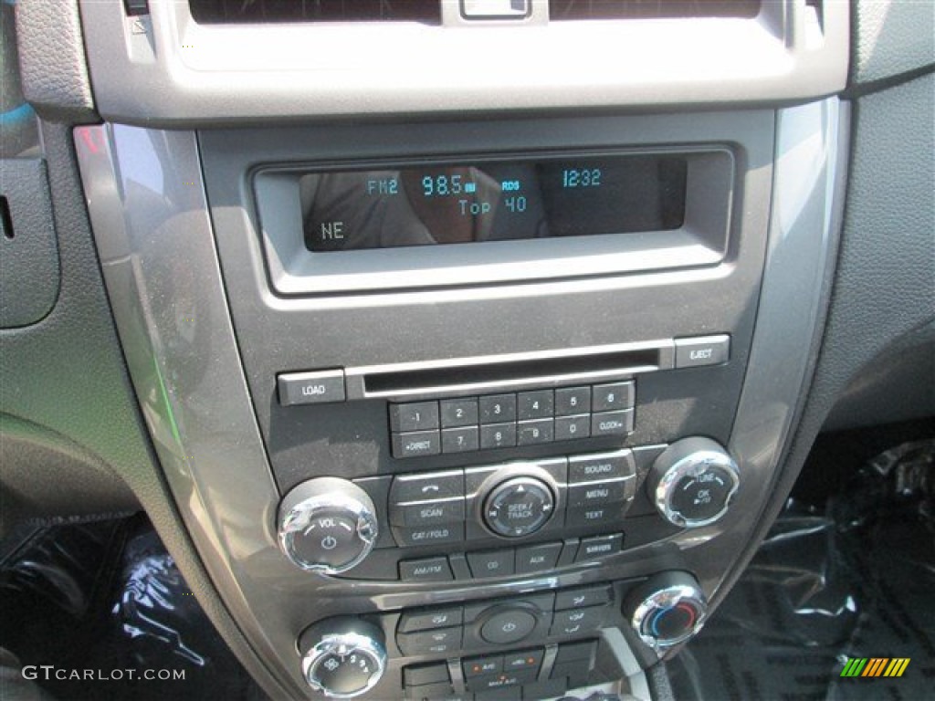 2011 Ford Fusion Sport AWD Controls Photos