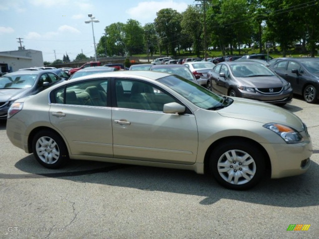 2009 Altima 2.5 S - Sonoran Sand Metallic / Blond photo #2