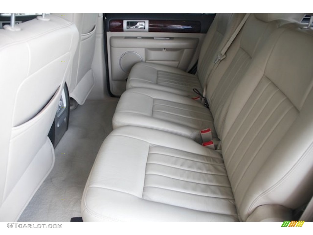2006 Lincoln Navigator Luxury Rear Seat Photo #81241754