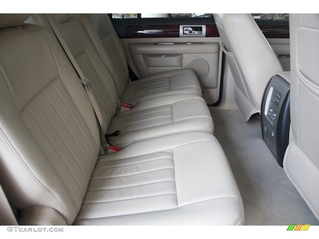 2006 Lincoln Navigator Luxury Rear Seat Photo #81242087