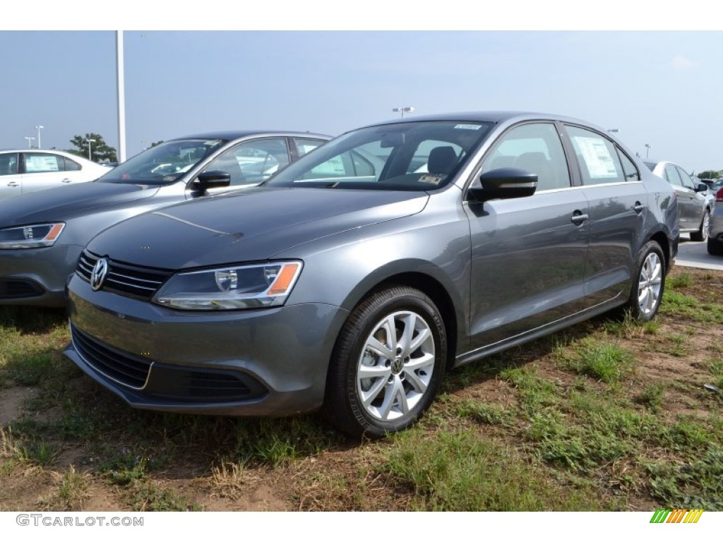 2013 Jetta SE Sedan - Platinum Gray Metallic / Titan Black photo #1