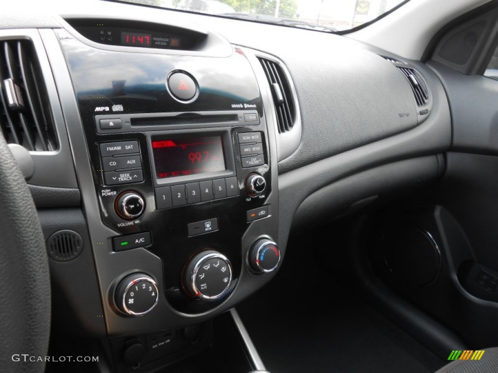 2010 Kia Forte Koup SX Controls Photo #81250958