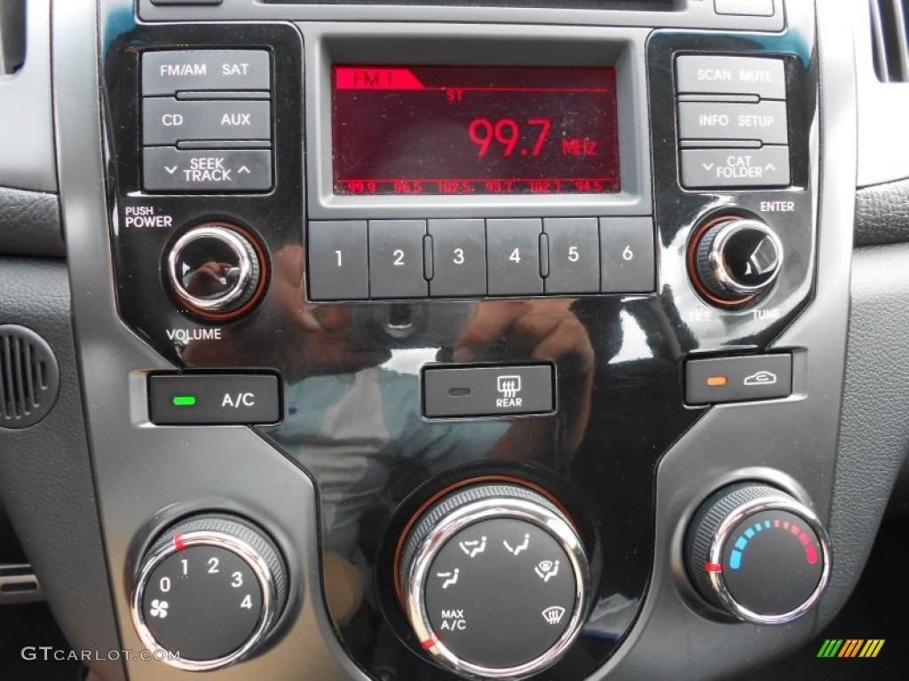 2010 Kia Forte Koup SX Controls Photos
