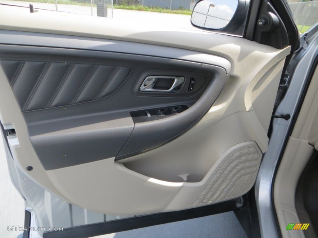 2010 Ford Taurus SE Door Panel Photos