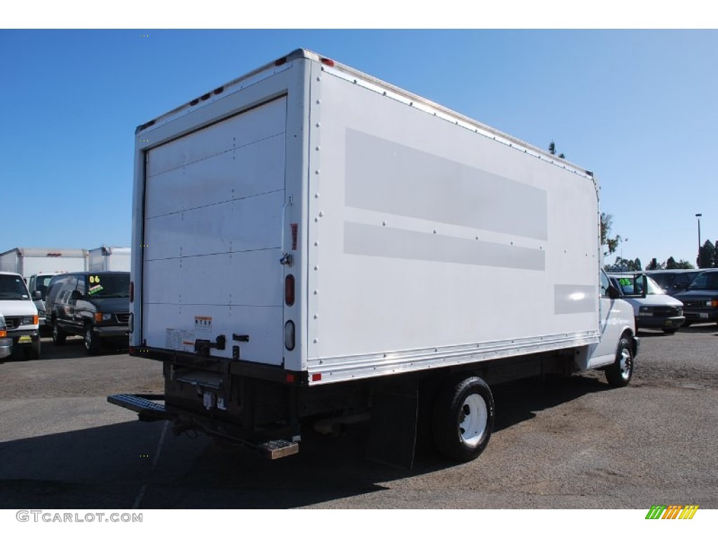 2005 Savana Cutaway 3500 Commercial Moving Truck - Summit White / Pewter photo #4