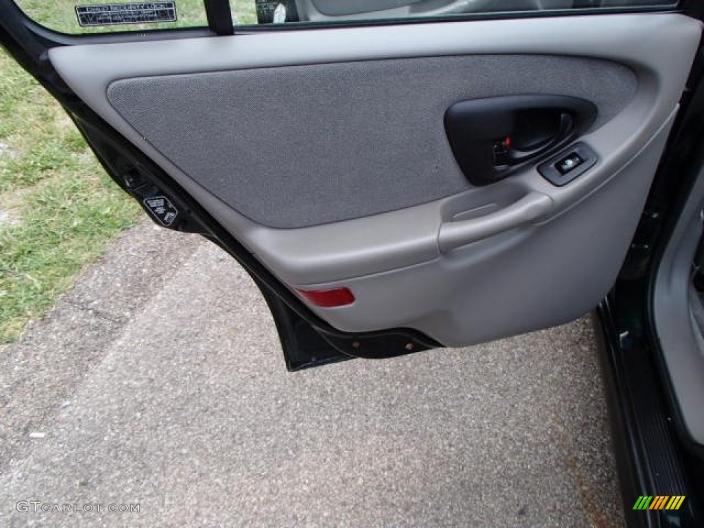 2002 Chevrolet Malibu Sedan Gray Door Panel Photo #81262093