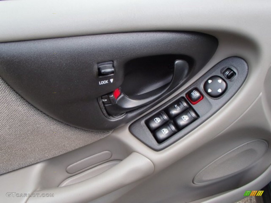 2002 Chevrolet Malibu Sedan Controls Photo #81262109
