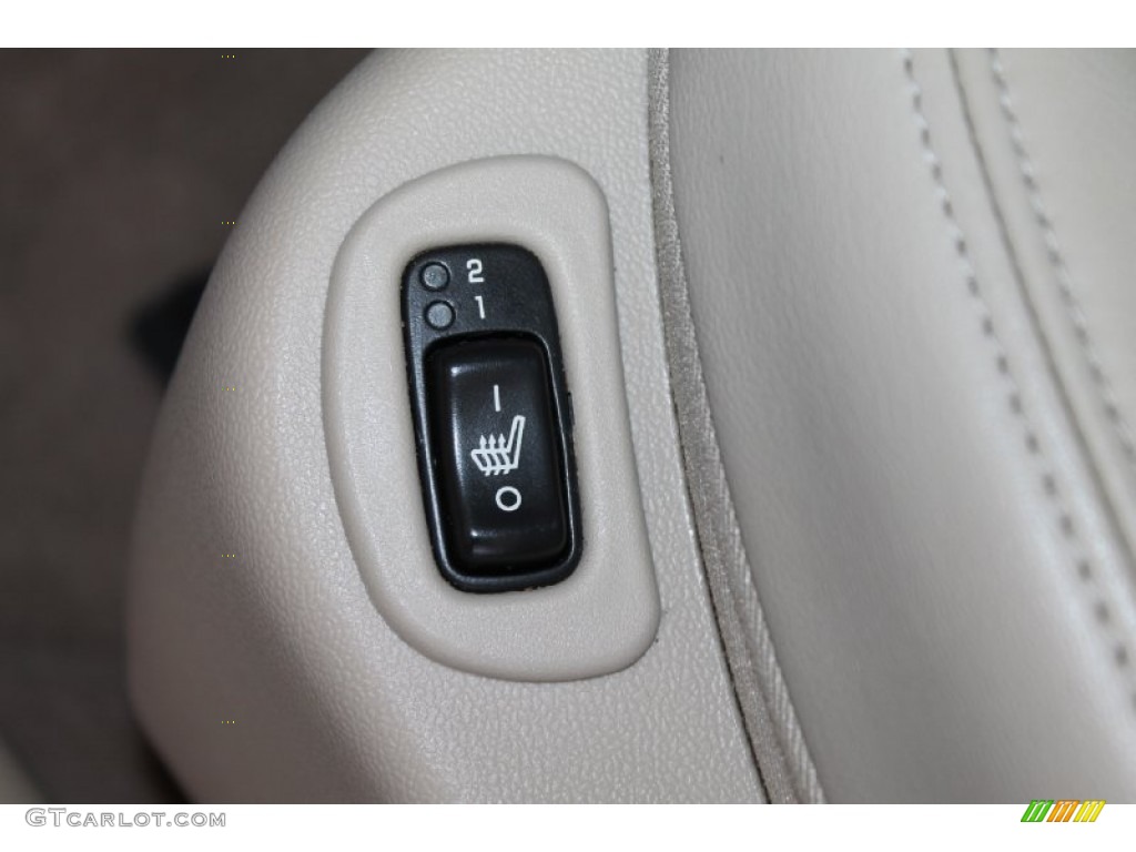 2007 Aura XE - Berry Red / Tan photo #17