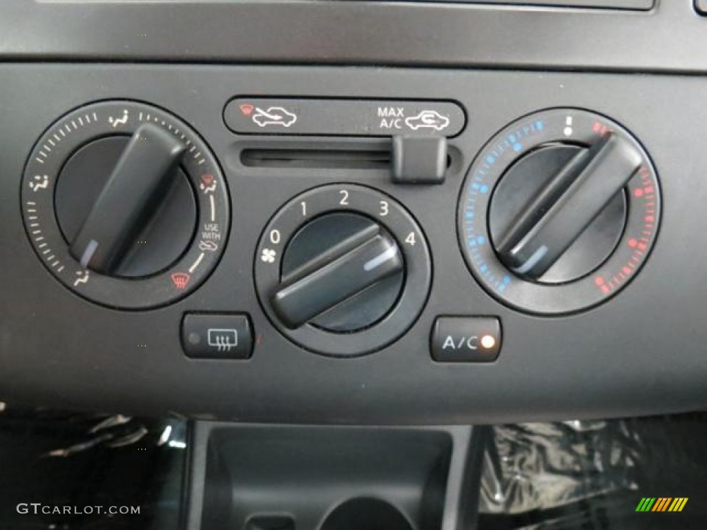 2008 Nissan Versa 1.8 S Hatchback Controls Photo #81268286