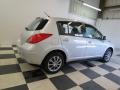Brilliant Silver - Versa 1.8 S Hatchback Photo No. 29