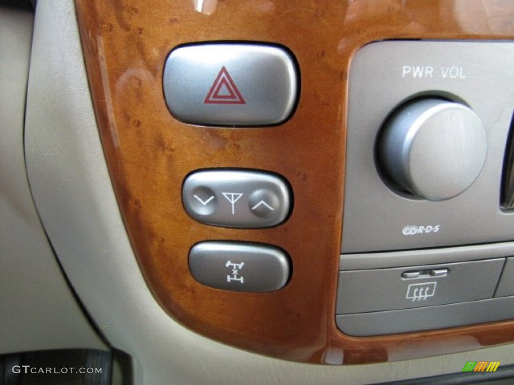 2006 LX 470 - Crystal White / Ivory photo #20