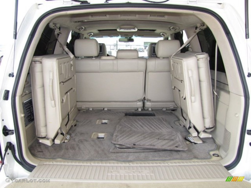 2006 LX 470 - Crystal White / Ivory photo #26