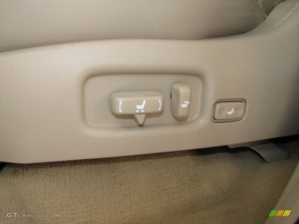 2006 LX 470 - Crystal White / Ivory photo #37