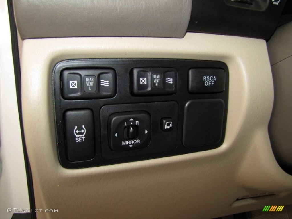 2006 LX 470 - Crystal White / Ivory photo #39