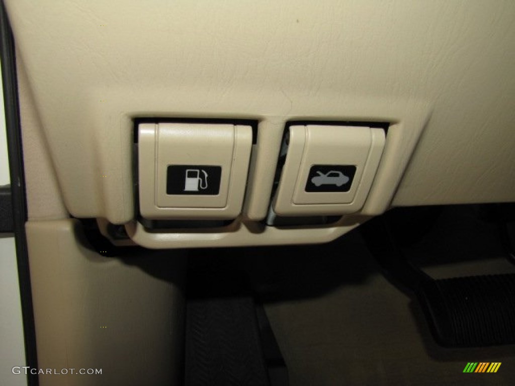 2006 LX 470 - Crystal White / Ivory photo #40