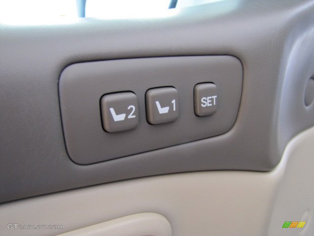 2006 LX 470 - Crystal White / Ivory photo #47