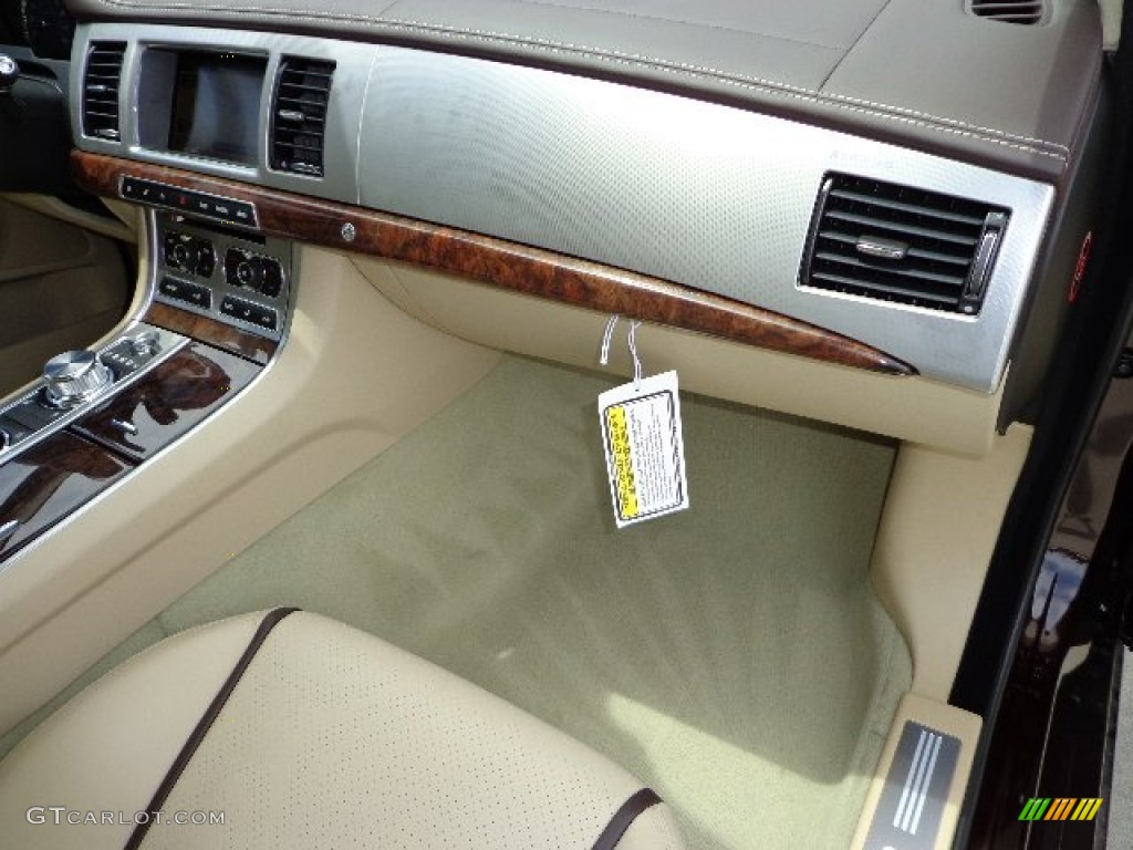 2013 Jaguar XF I4 T Barley/Truffle Dashboard Photo #81280141