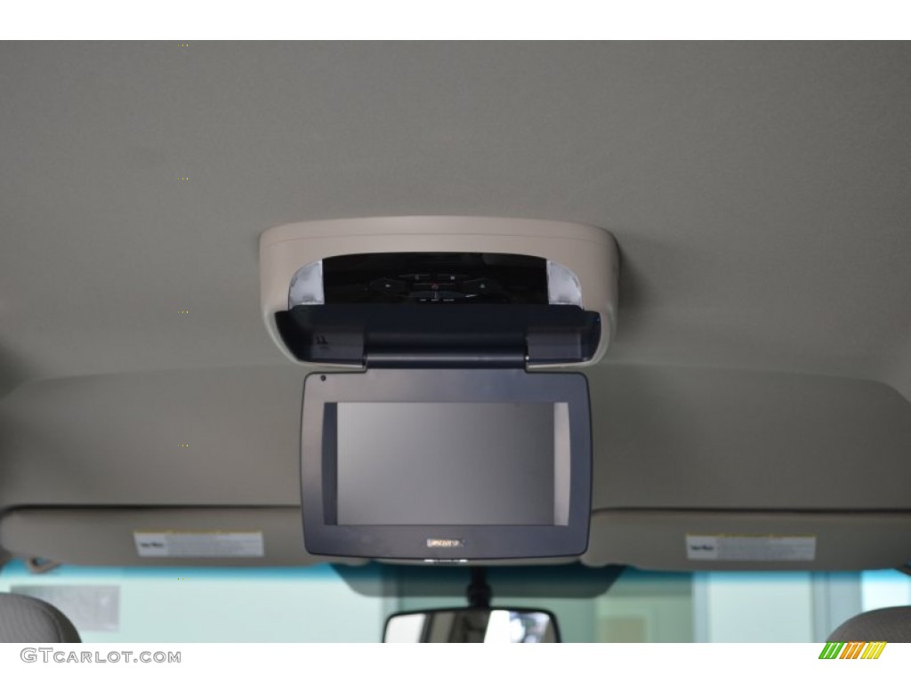 2013 Toyota Sienna LE Entertainment System Photos