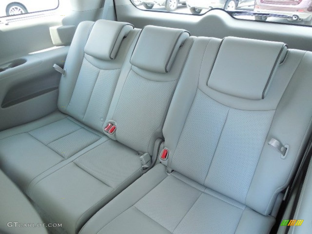 2013 Nissan Quest 3.5 LE Rear Seat Photos