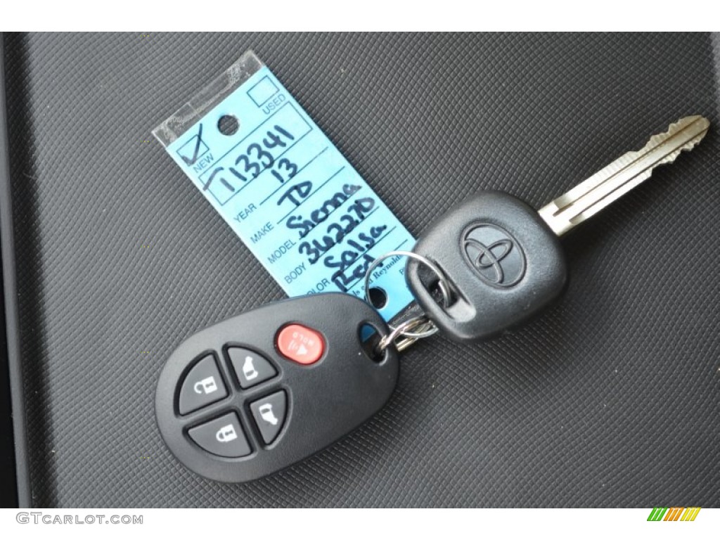 2013 Toyota Sienna LE Keys Photos