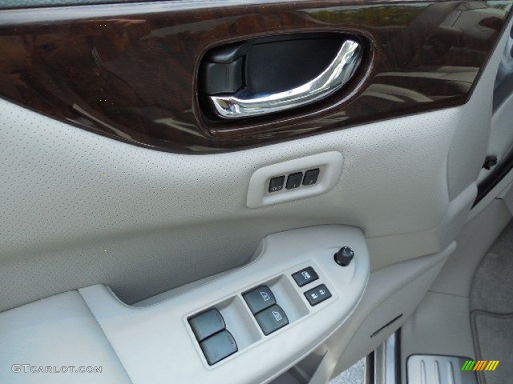 2013 Nissan Quest 3.5 LE Door Panel Photos
