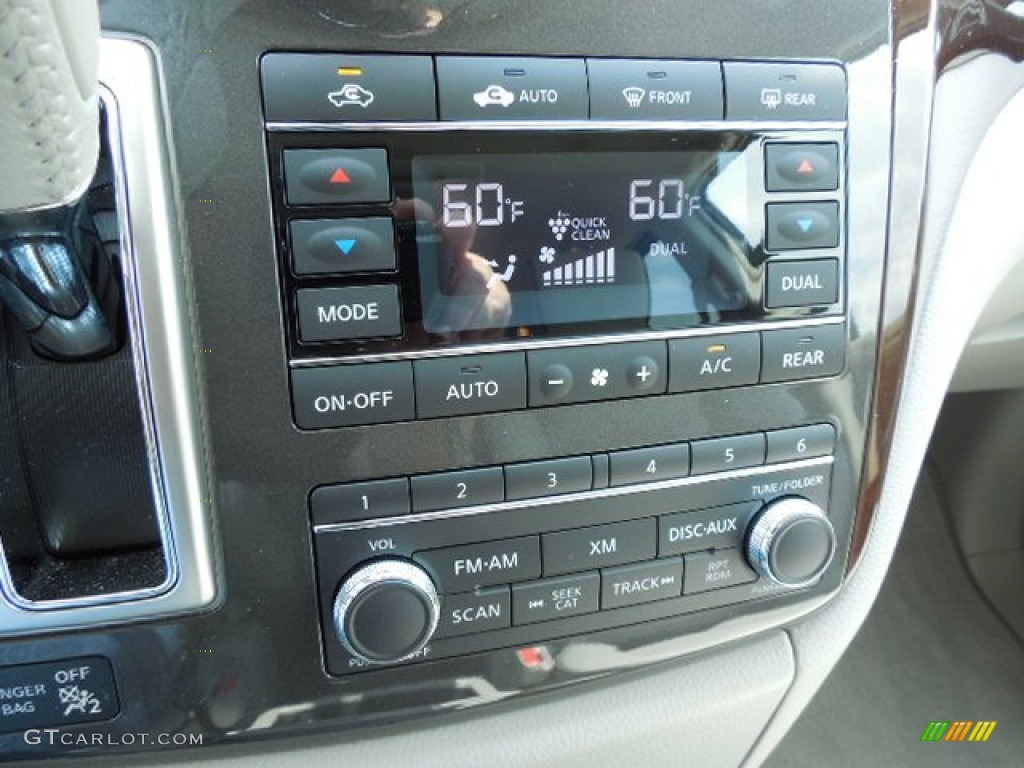 2013 Nissan Quest 3.5 LE Controls Photos