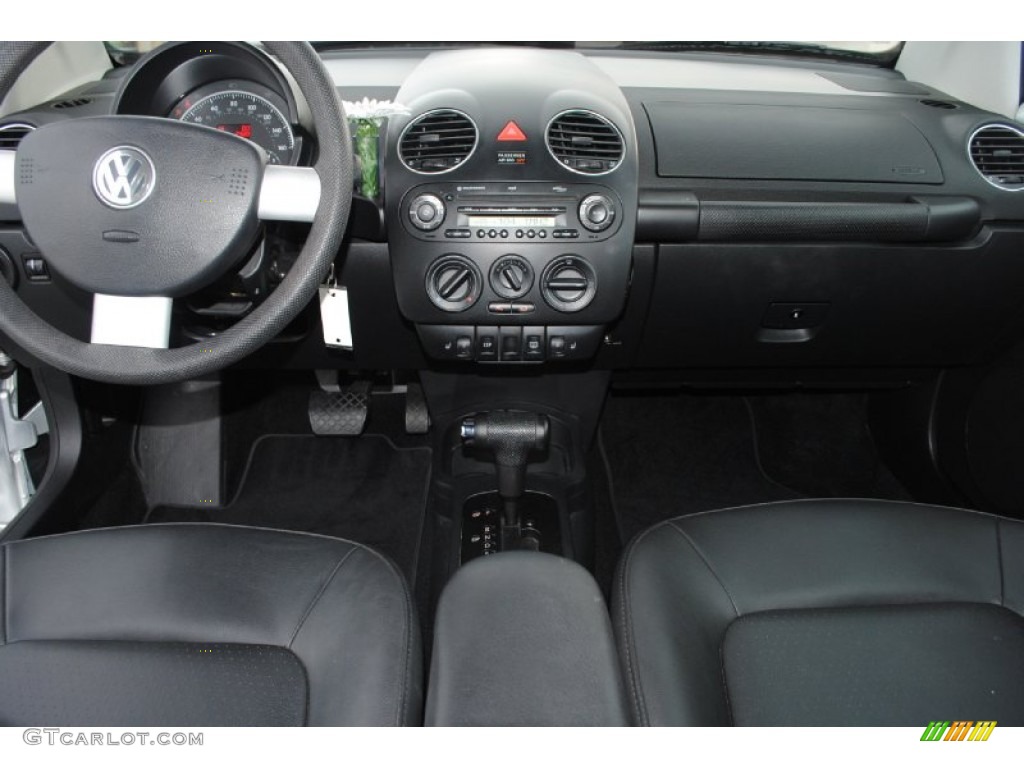 2007 Volkswagen New Beetle 2.5 Convertible Dashboard Photos