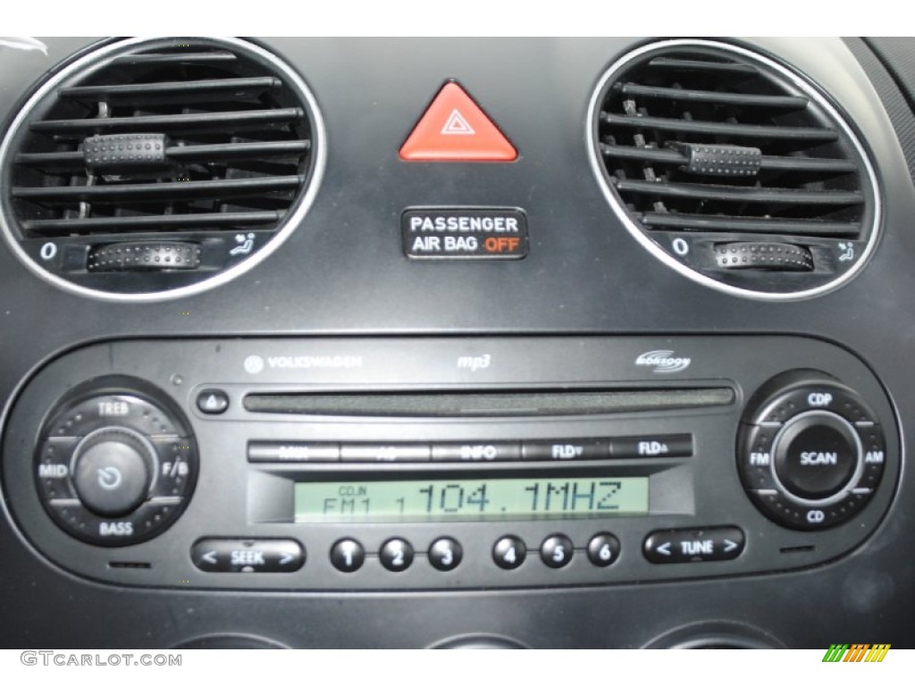 2007 Volkswagen New Beetle 2.5 Convertible Audio System Photo #81291470
