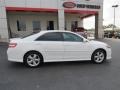 Super White - Camry SE Photo No. 8