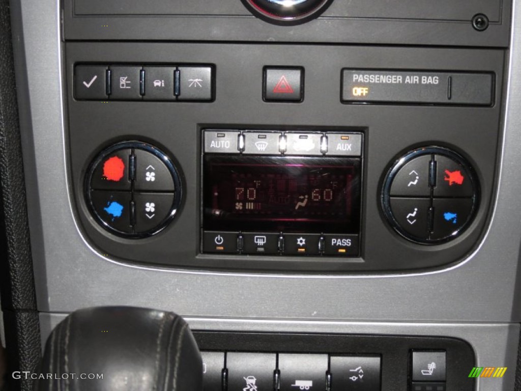 2008 GMC Acadia SLT Controls Photo #81296960