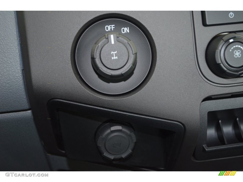 2013 Ford F250 Super Duty XL Crew Cab Controls Photo #81298366